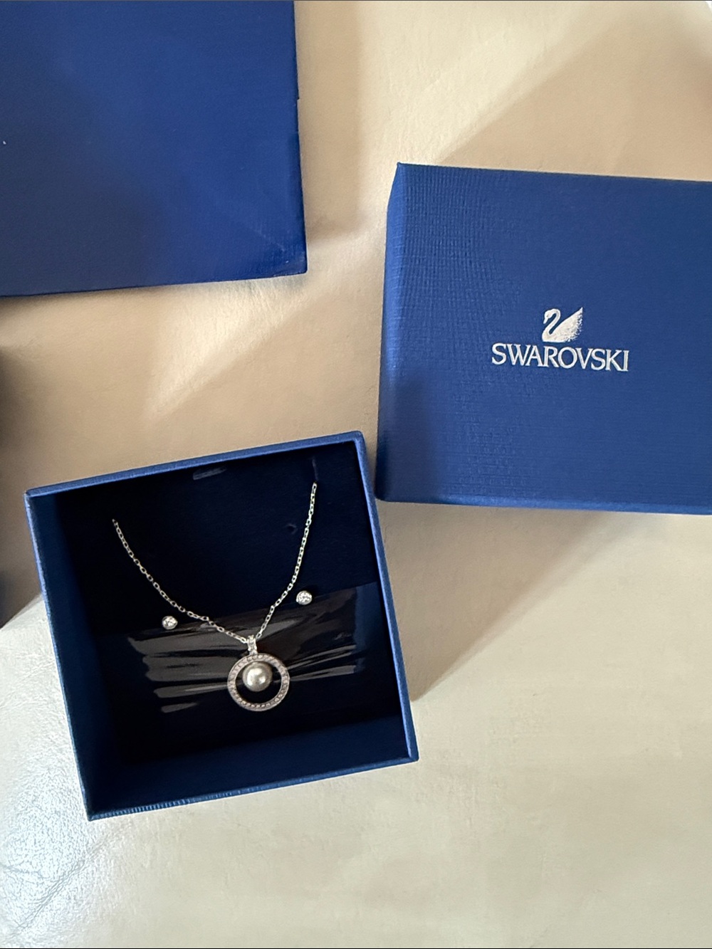 New Swarovski Silver Pearl Halo Pendant Necklace and Earrings Set